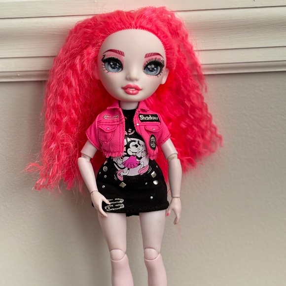 Rainbow Vision Shadow High MARA PINKETT Neon Pink Hair Toy Doll Figure MGA 2022 - Picture 3 of 13